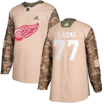 Detroit Red Wings Men's Oliwer Kaski Adidas Authentic Camo Veterans Day Practice Jersey